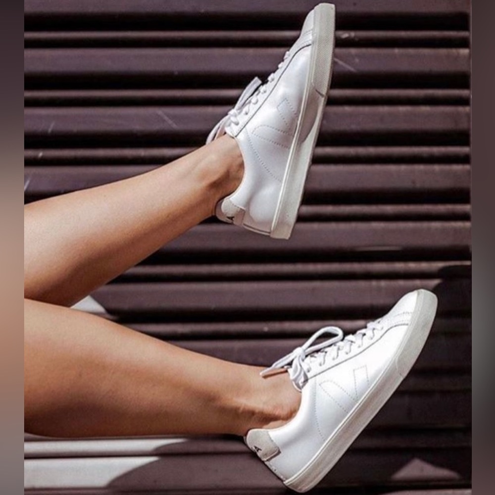 VEJA Women’s Esplar Leather Logo Sneakers white Size 7